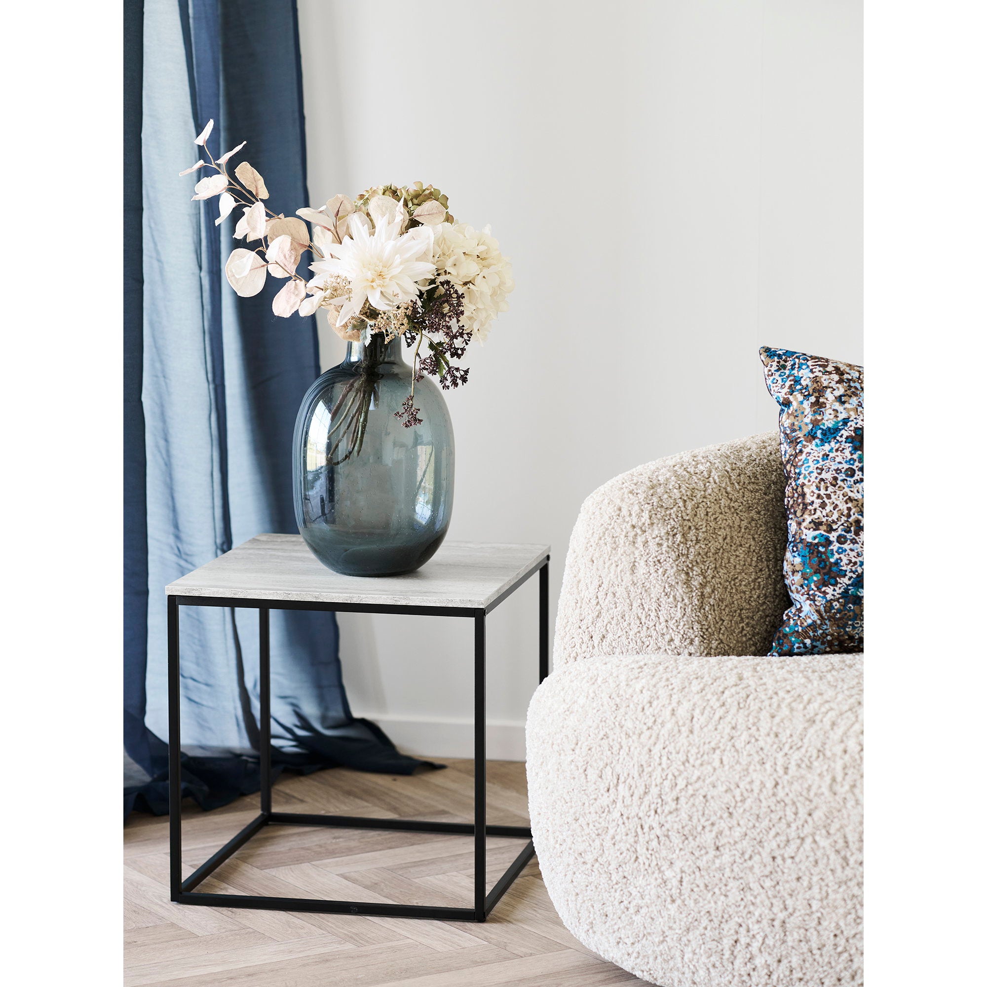 Vita Side Table - Side table, travertine look, black steel 45x45x45 cm