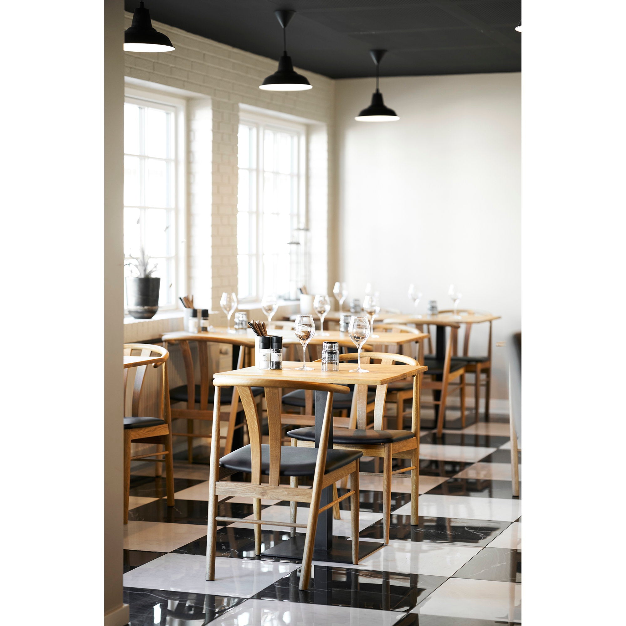Lignano Cafétafel - Eiken, zwart metalen onderstel 70x70x75 cm