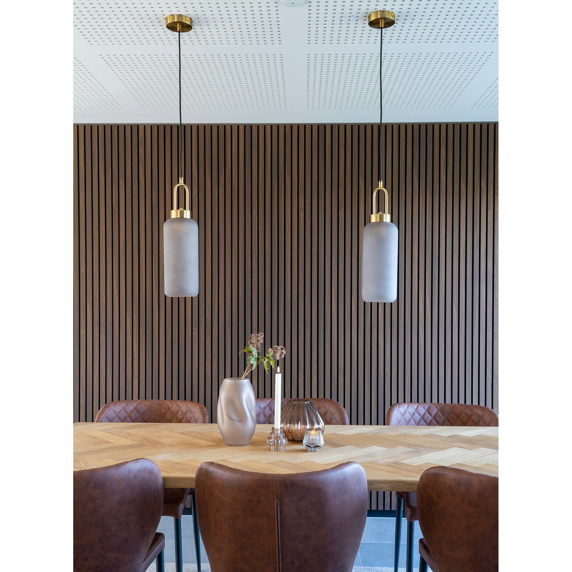 Luton Hanglamp - Mat gerookt glas, messingkleurige fitting, cilindervorm Ø13 cm