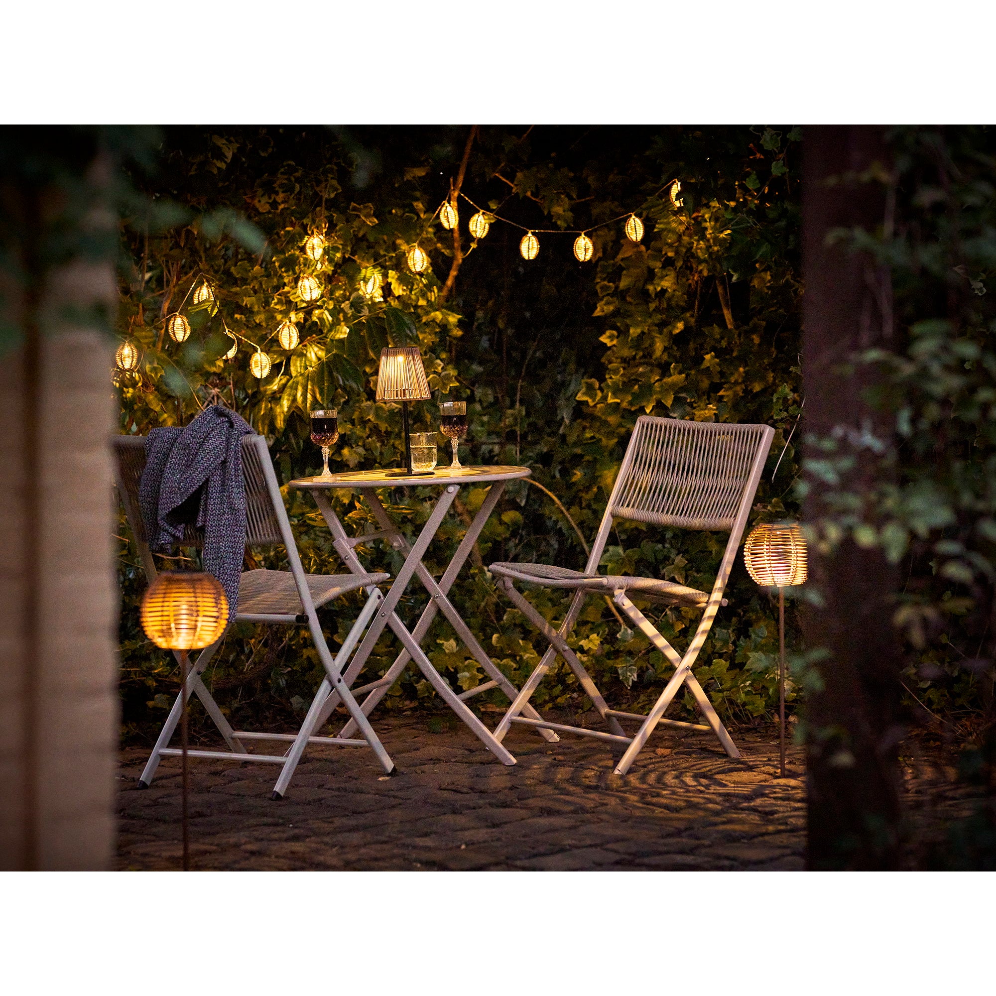 Carlisle LED Lichtslinger - Polyrattan/metaal, naturel/zwart