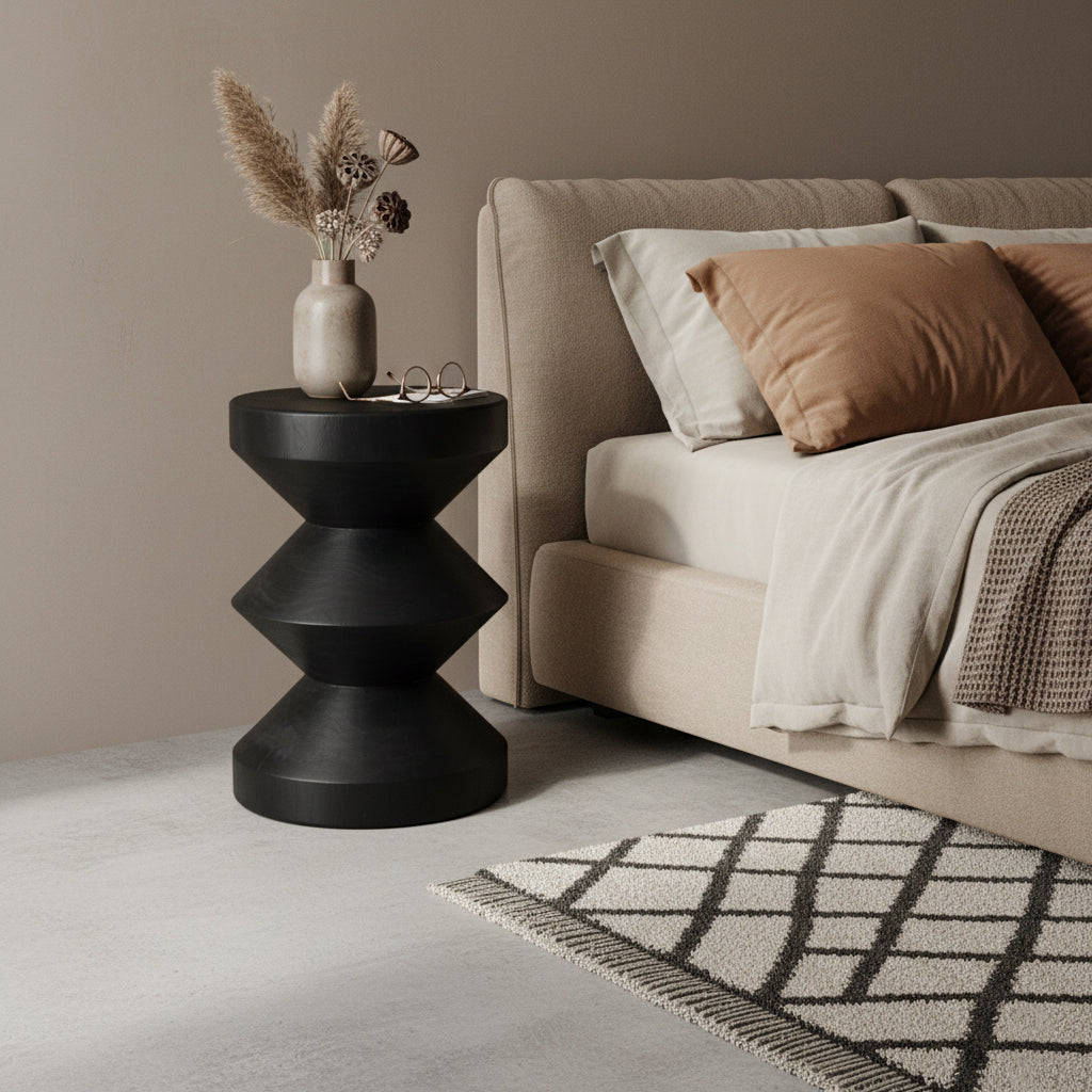 Forma Rizo black teak side table