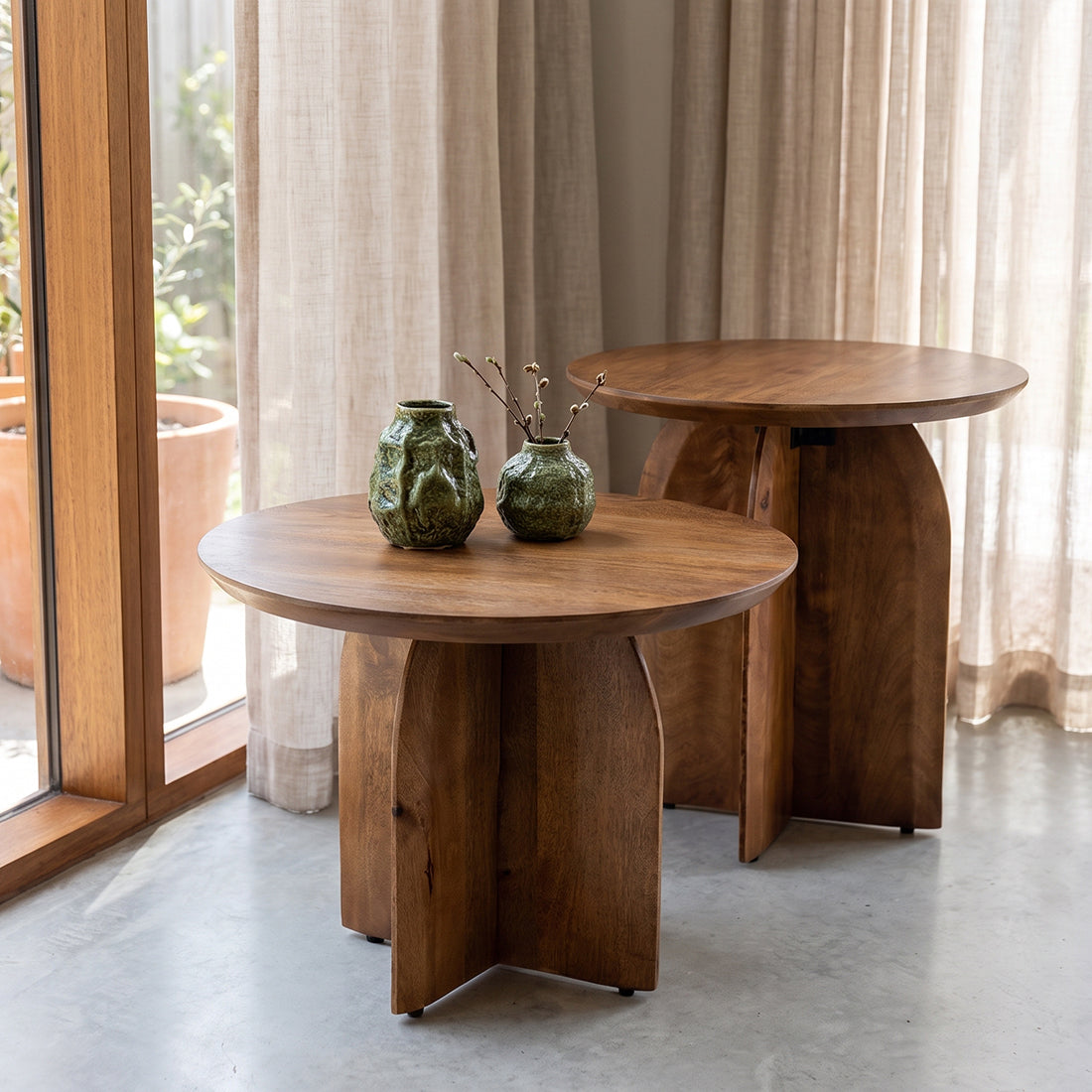 Bullnose mango wood side table cross Ø 55 cm